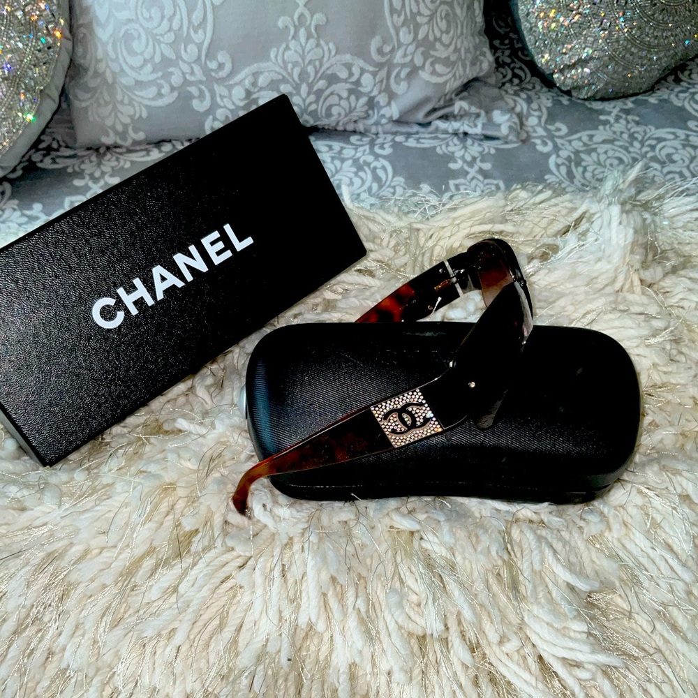 LADIES Chanel Sunglasses